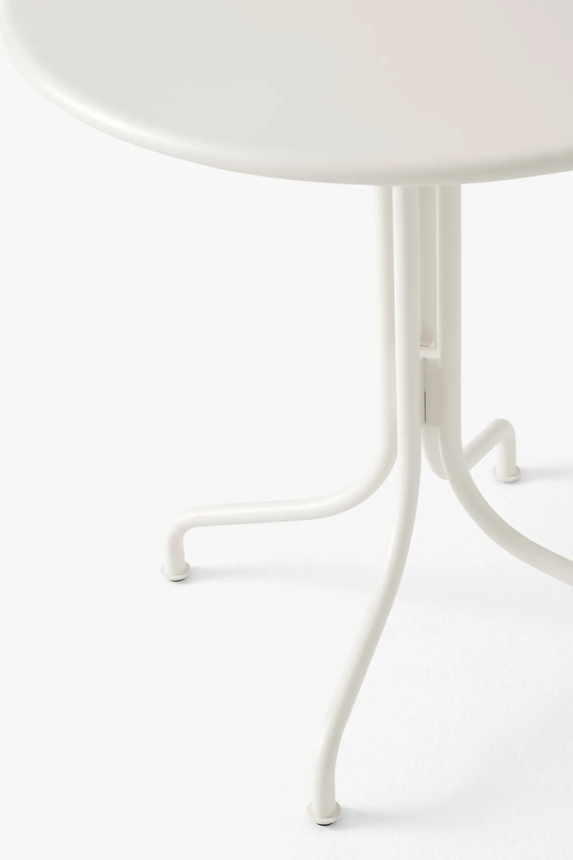 Bord - Thorvald Café Table Round, dia70 SC96 Ivory