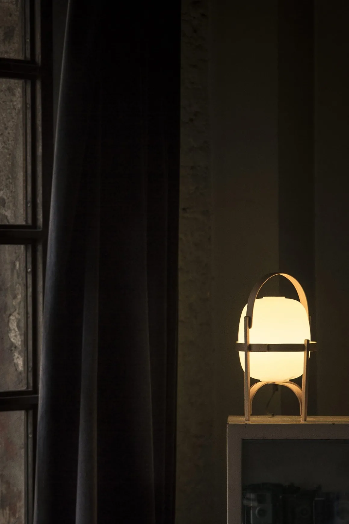 Bordlampe - Cestita Cherry Wood Opalhvitt Glass