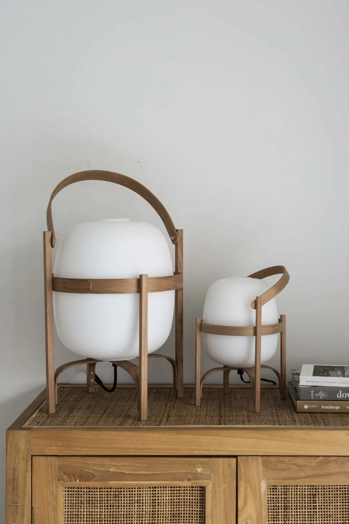 Bordlampe - Cestita Cherry Wood Opalhvitt Glass