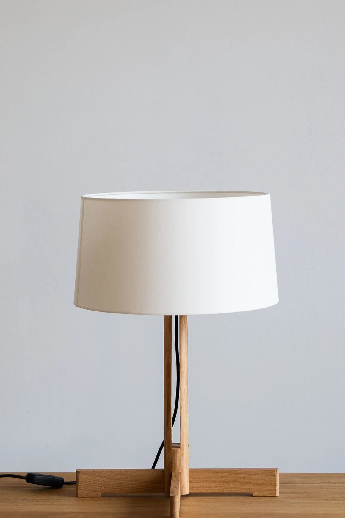 Bordlampe - Fad H61cm Natural Oak/Linen