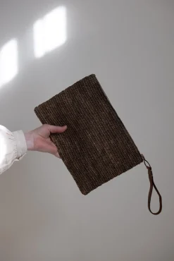 Clutch - Ampy Dark Tea