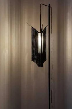 Gulvlampe - Chan 2 Sort/Hvit l50xb40xh200cm