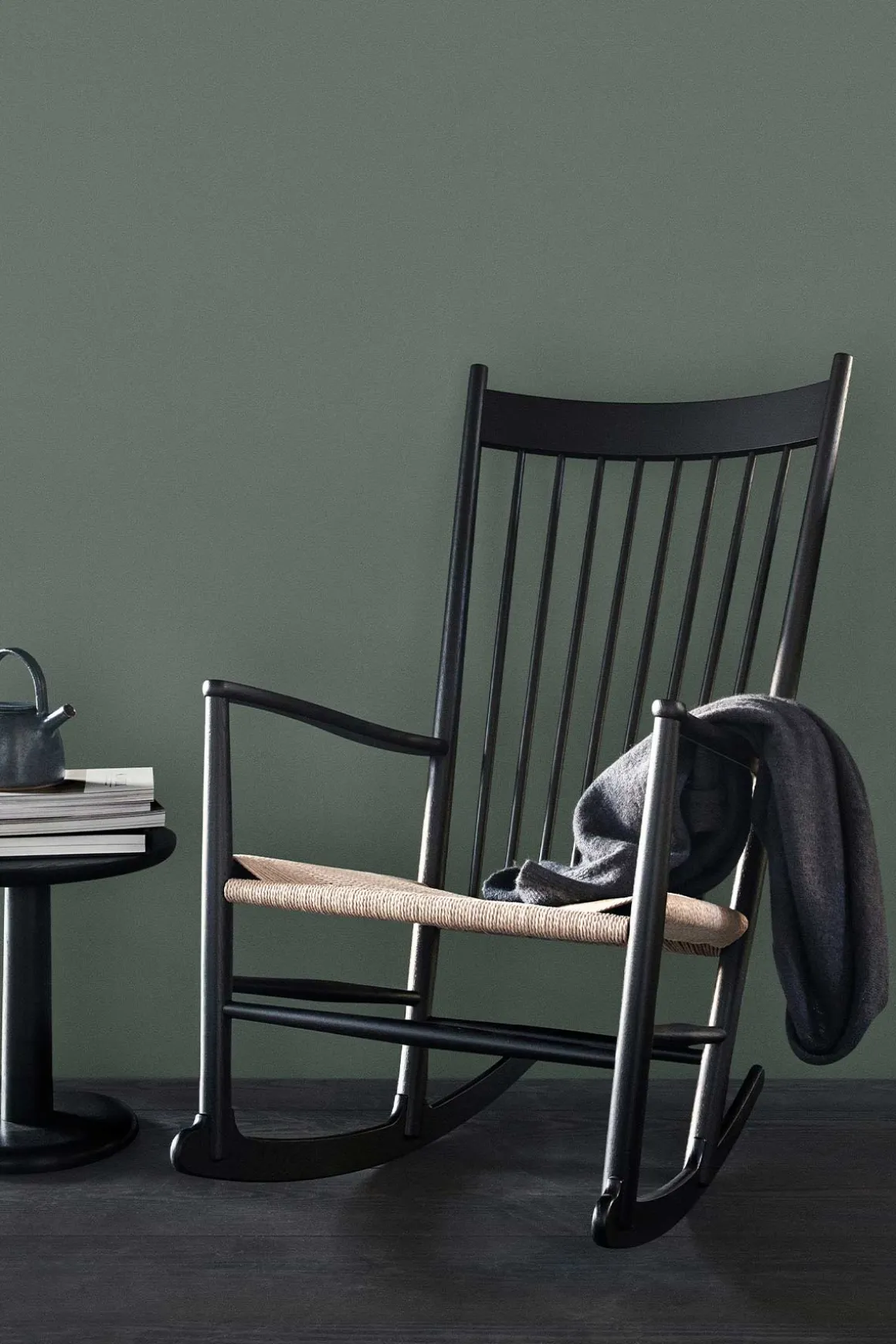 Gyngestol - J16 Natur Papirgarn / Sortlakkert