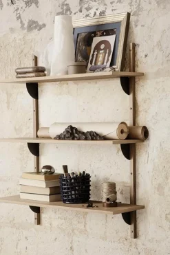 Hylle - Sector Triple Wide Natural Oak/Black Brass