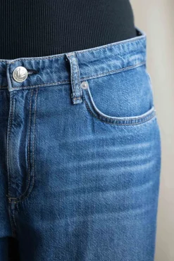 Jeans - Featherweight Baggy Dre Low Rise Boyfriend Millerton