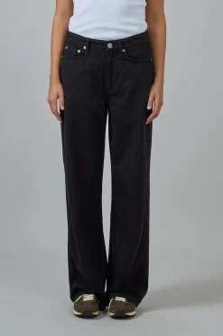 Jeans - Featherweight Logan Black