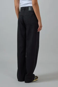 Jeans - Featherweight Logan Black