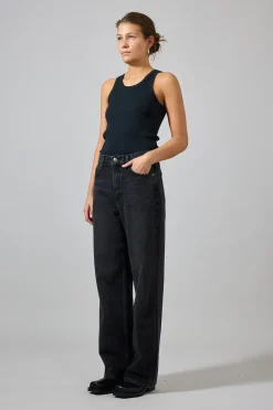 Jeans - Shea High-Rise Straight Black Stained