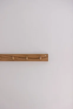 Knaggrekke - 11 knagger Teak