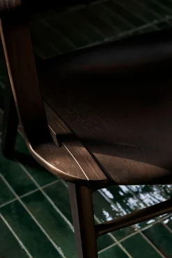 Loungestol - AX HM11 Dark Stained Oak