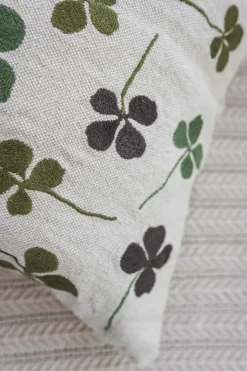 Putetrekk - Clover Embroidered 48x48cm