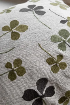 Putetrekk - Clover Embroidered 48x48cm