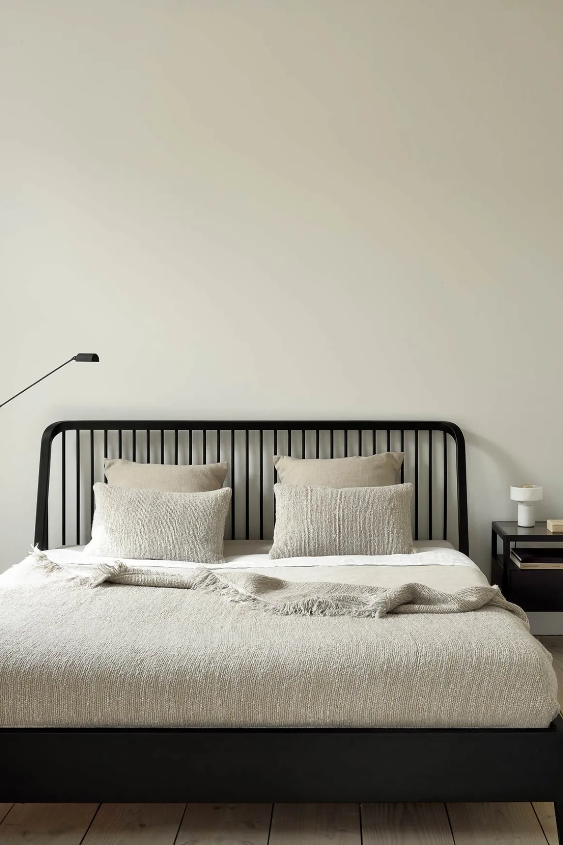 Seng - Spindle Bed 180x200cm Oak Black