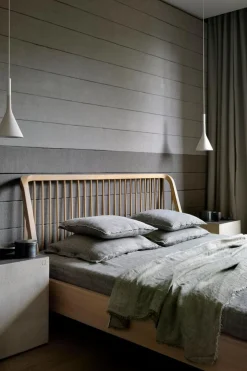 Seng - Spindle Bed 180x200cm Oak