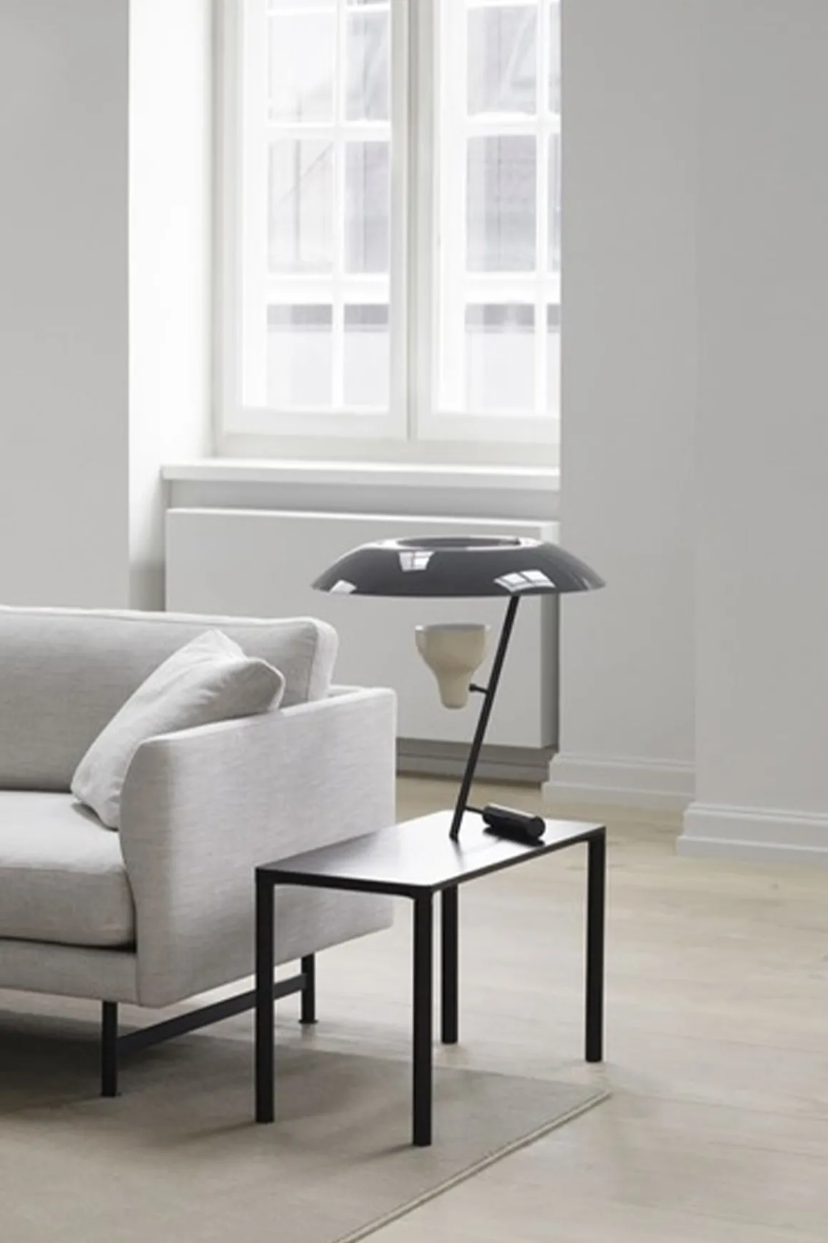 Sidebord - Piloti Modell 6705 46,5x39xh41cm Sort Lakkert Eik