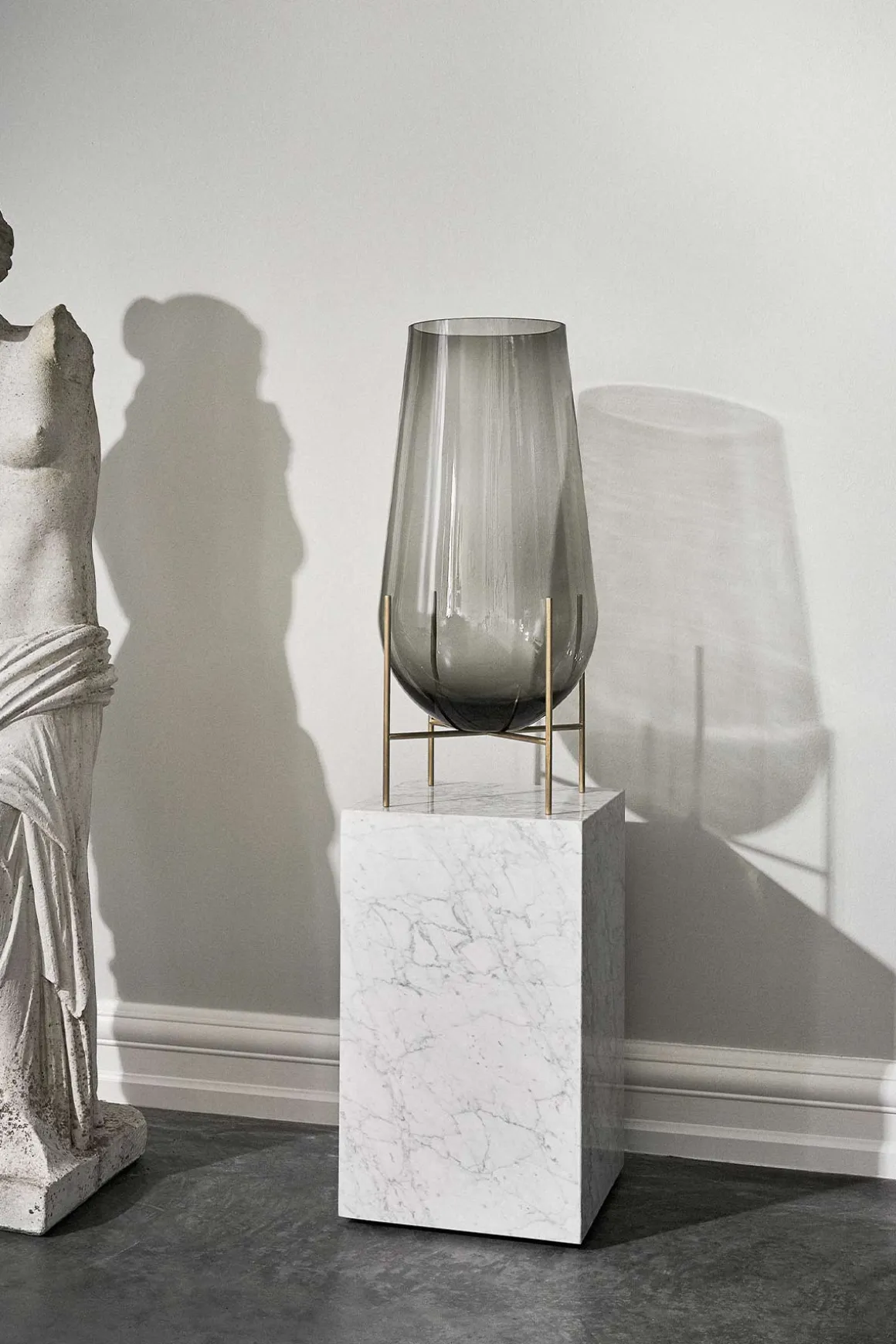 Sidebord - Plinth Tall 30x30xh51cm White Marble