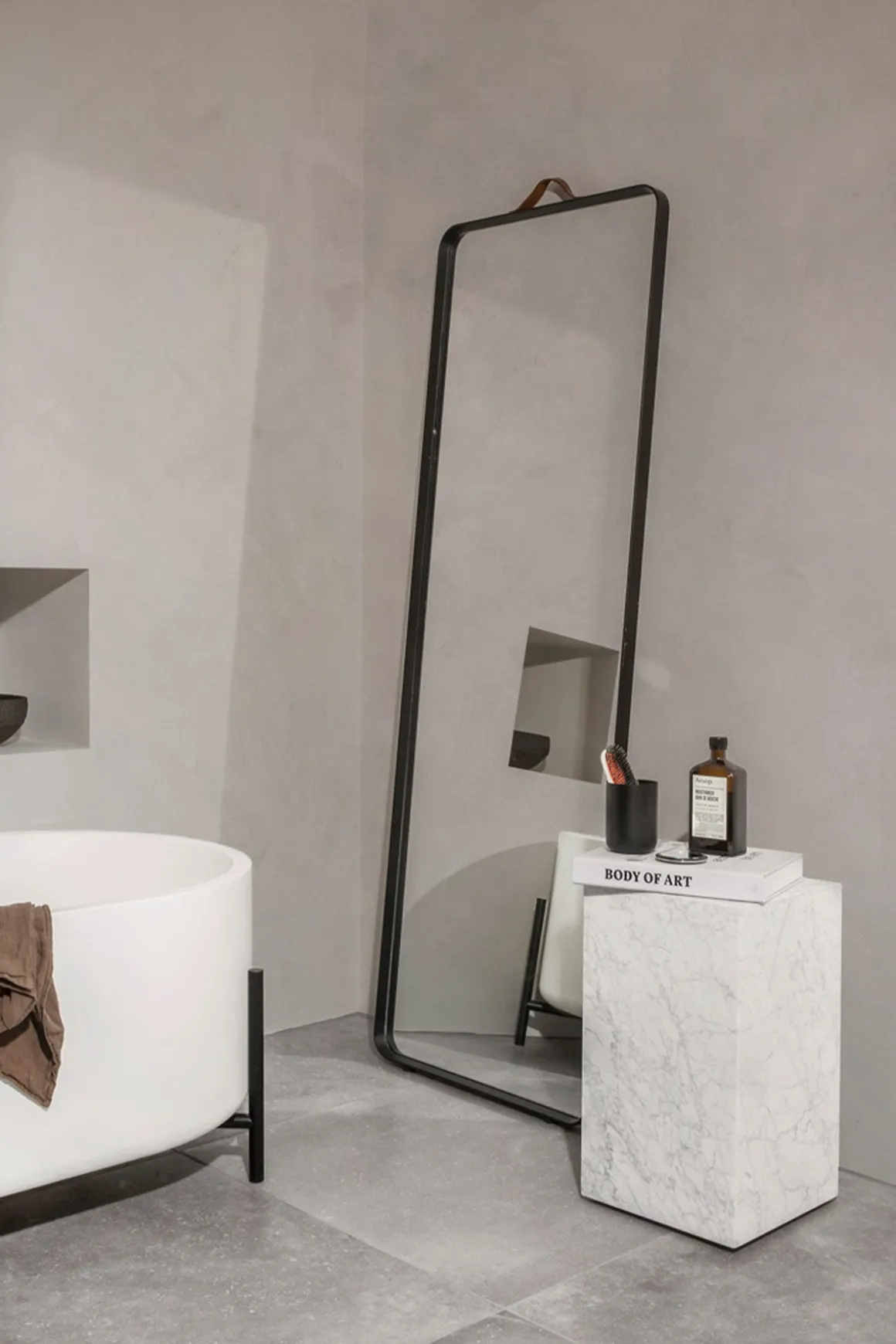 Sidebord - Plinth Tall 30x30xh51cm White Marble