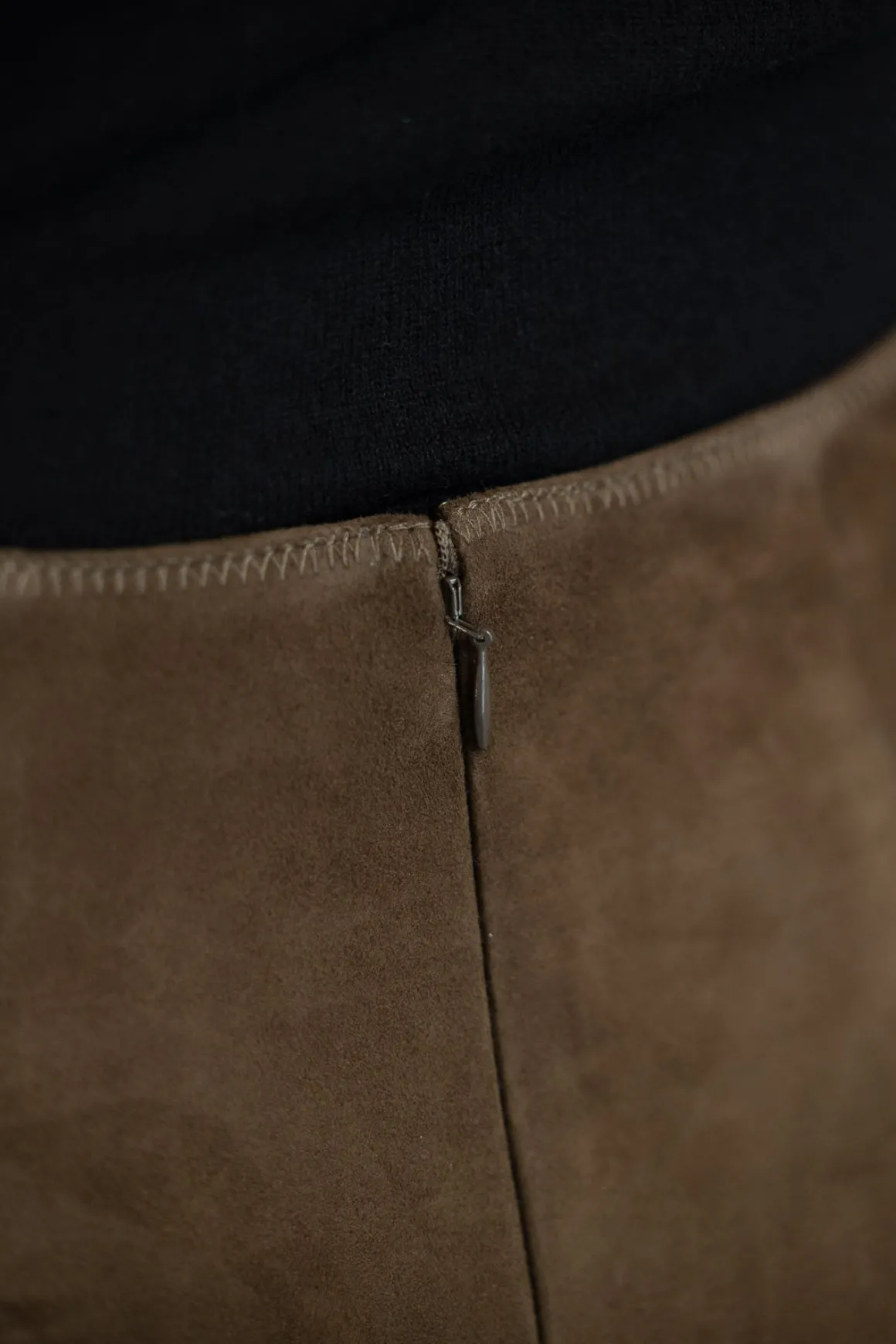 Skjørt - Mid Rise Slim Midi Suede