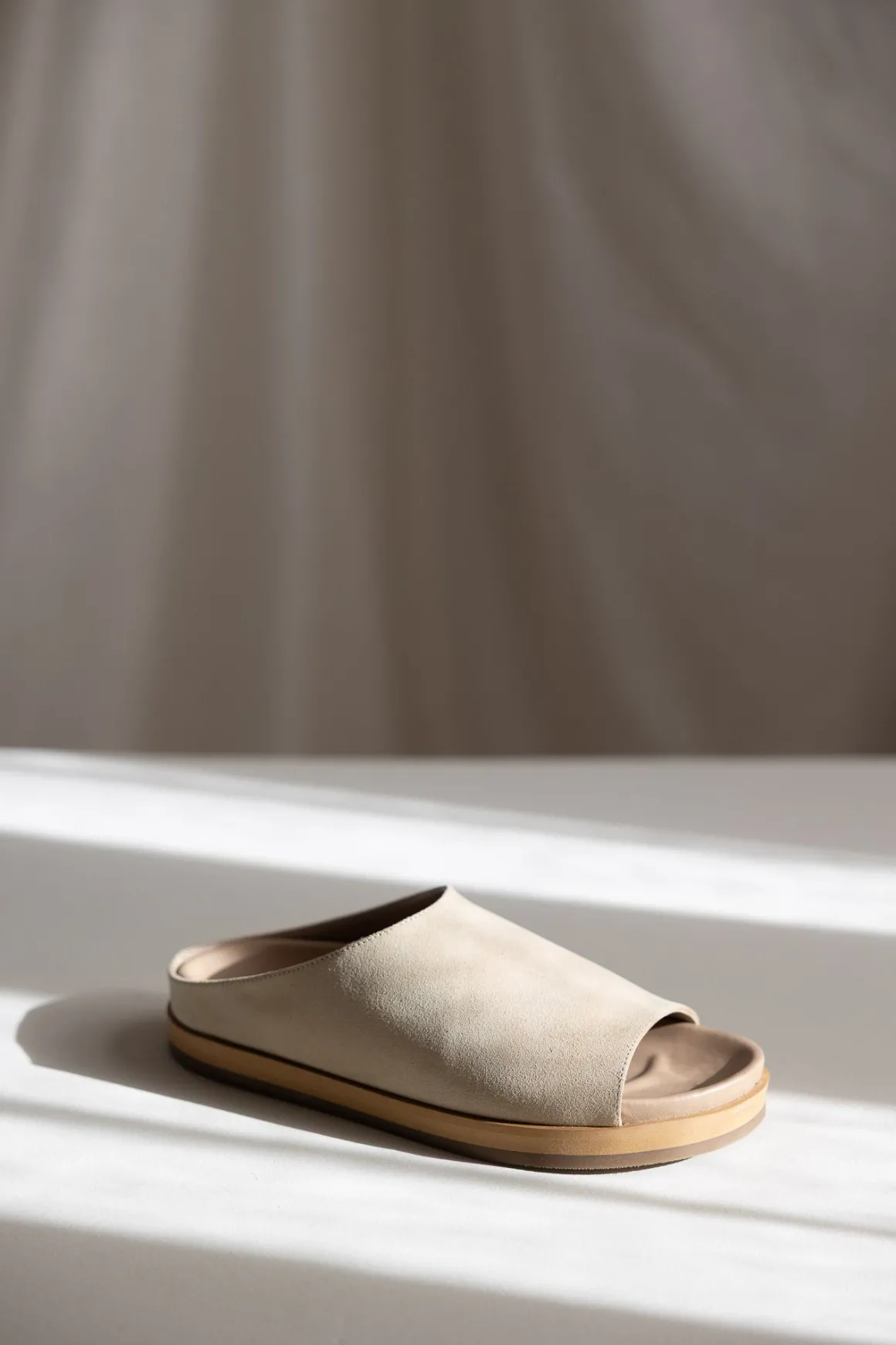 Sko - Sandaler Slippers Julita Suede Sand