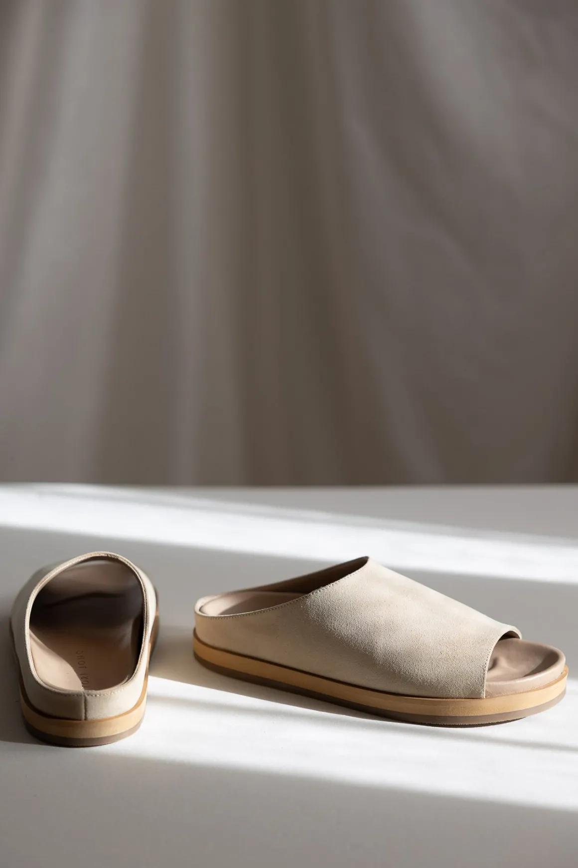 Sko - Sandaler Slippers Julita Suede Sand