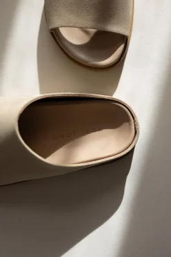 Sko - Sandaler Slippers Julita Suede Sand