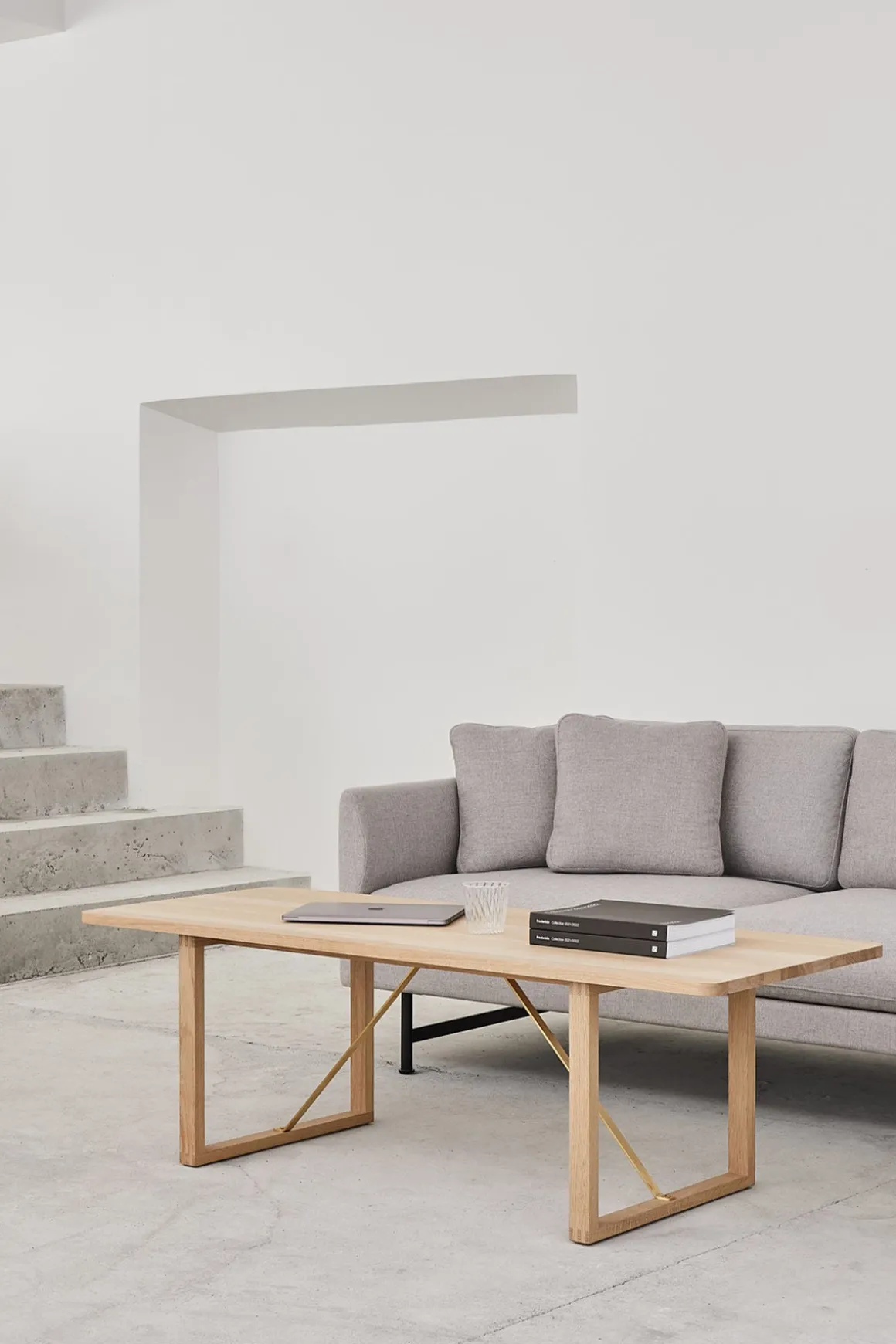 Sofabord - BM67 Lys oljet eik m/messing avstiver