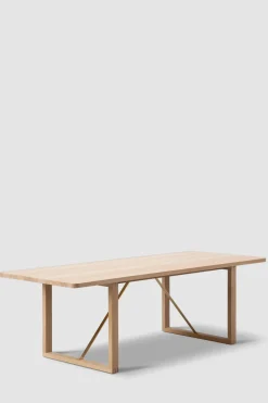 Sofabord - BM67 Såpet Eik m/Messing Avstiver