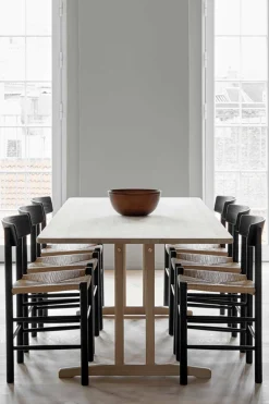 Spisestuestol - J39 Folkestolen Sortlakkert Eik / Naturfarget Papirgarn